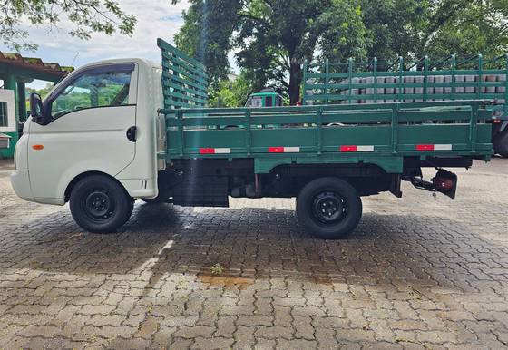 HYUNDAI HR 2.5 TCI HD LONGO COM CAÇAMBA 4X2 8V 97CV TURBO INTERCOOLER DIESEL 2P MANUAL